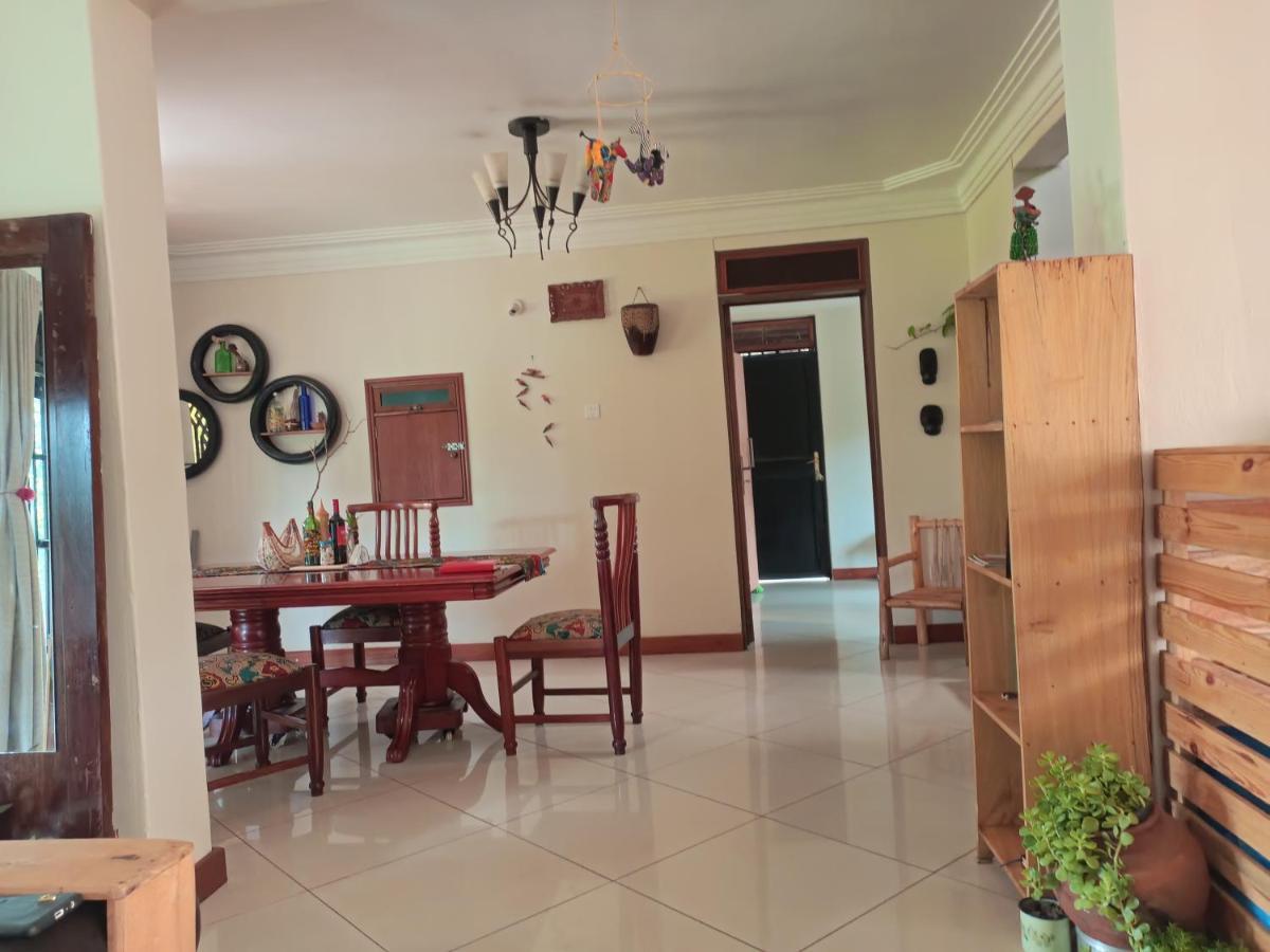 Aivilo Home 엔테베 외부 사진